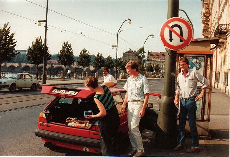 Prag 1989 Einpacken und zurueck zur Tiefbohrung
